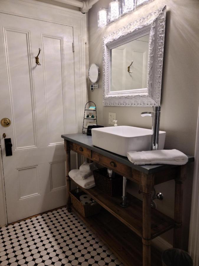 Benjamin F. Packard House Bed And Breakfast Bath Bagian luar foto